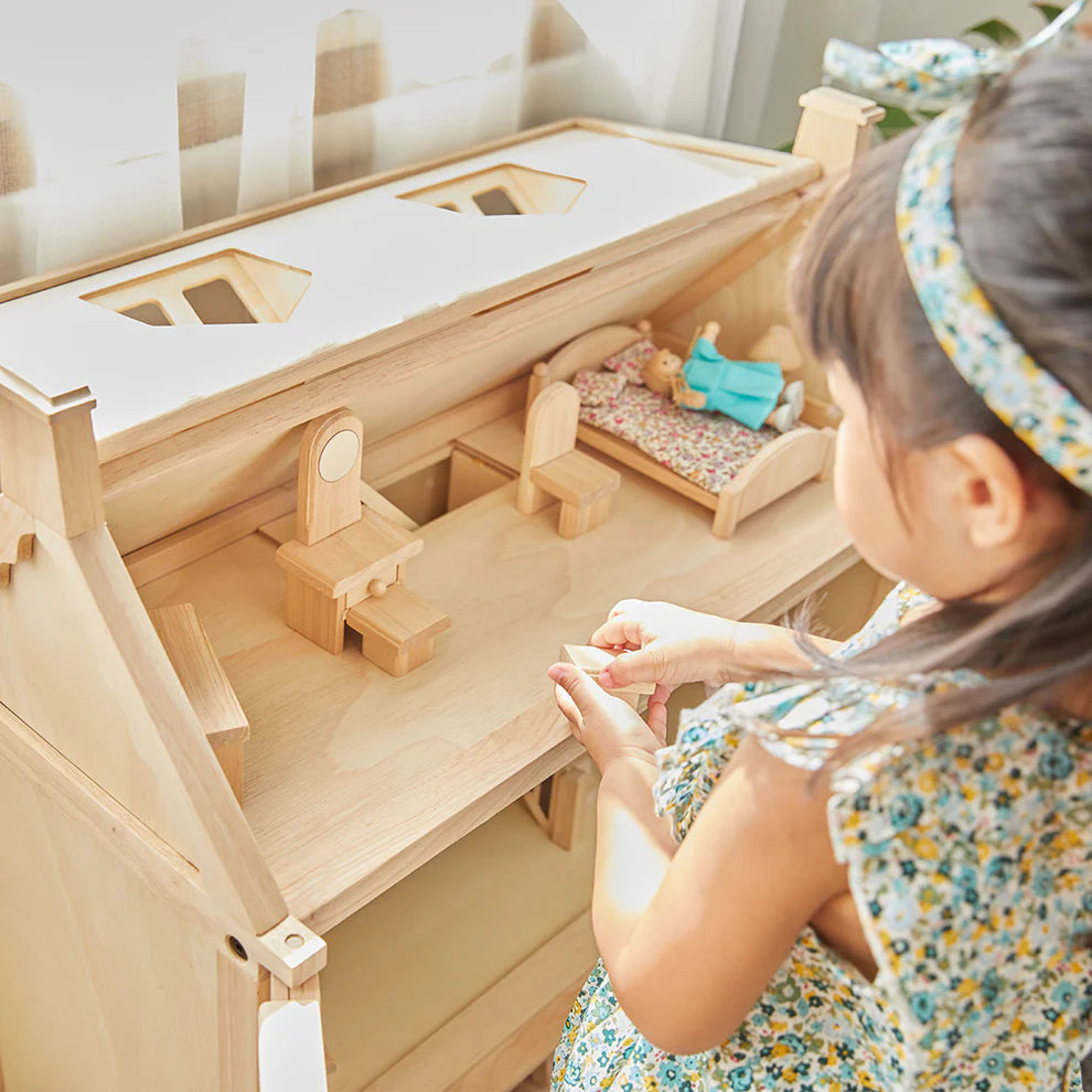 PlanToys Victorian Dollhouse – 3-Story Wooden Dolls House with Attic (Age 3+)