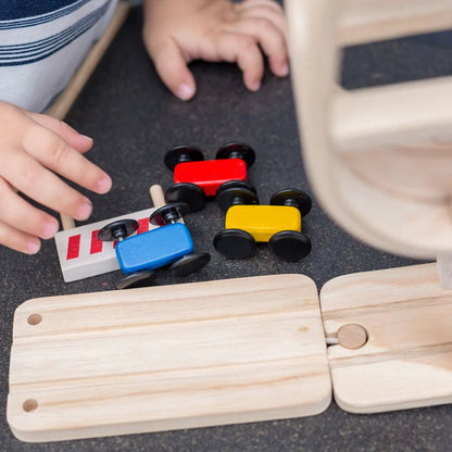 PlanToys Ramp Racer – Wooden Gravity Car Toy for Toddlers 18m+ – STEM Learning